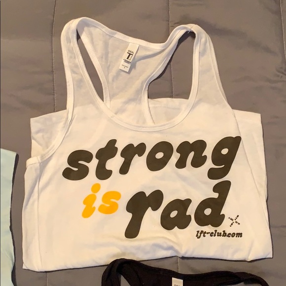 Workout tops - Picture 4 of 4